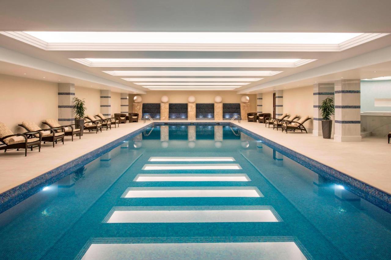Sheraton Oman Hotel Muscat Luaran gambar The swimming pool at the Four Seasons Hotel