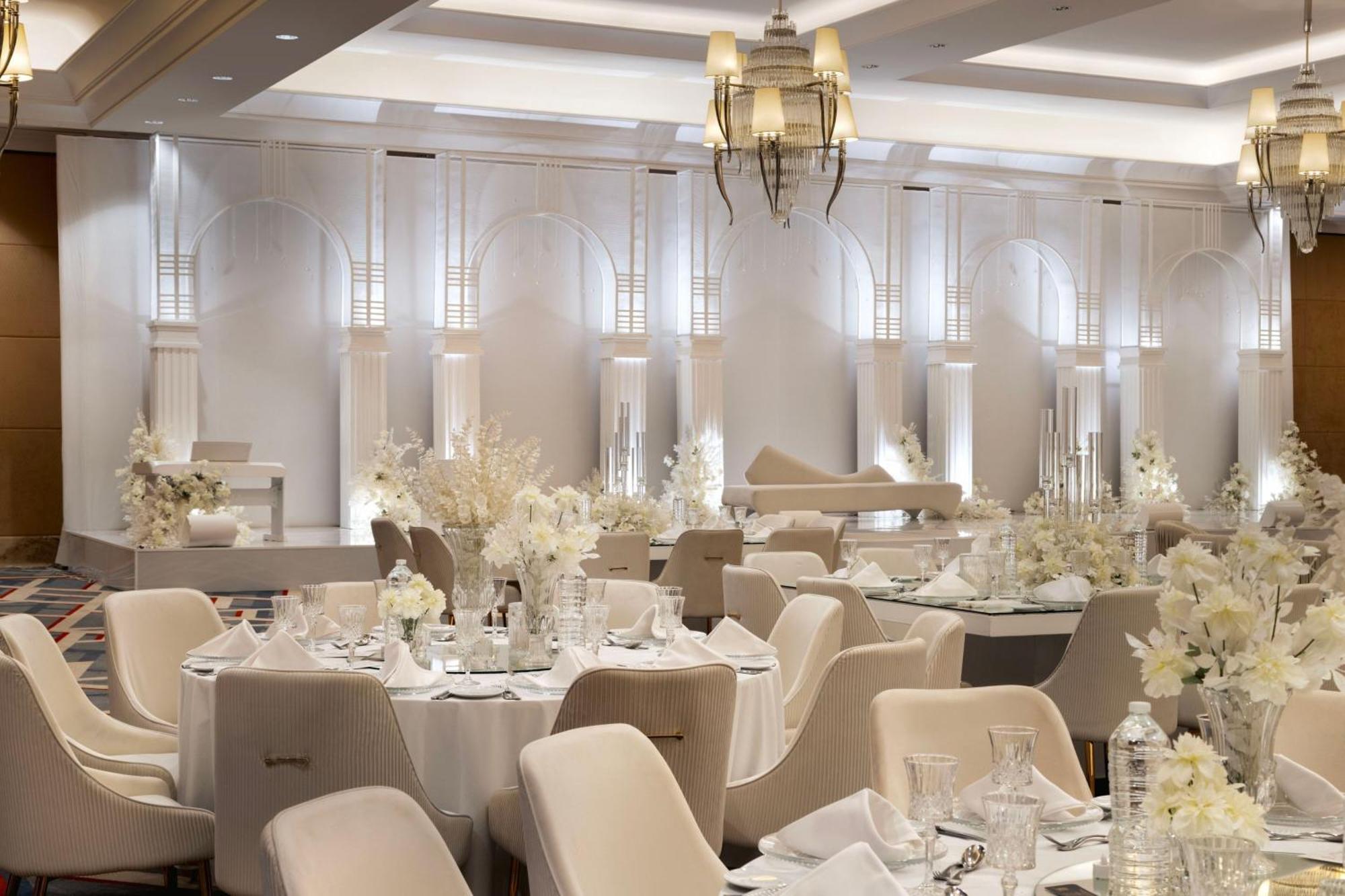 Sheraton Oman Hotel Muscat Luaran gambar The ballroom at The Riverview