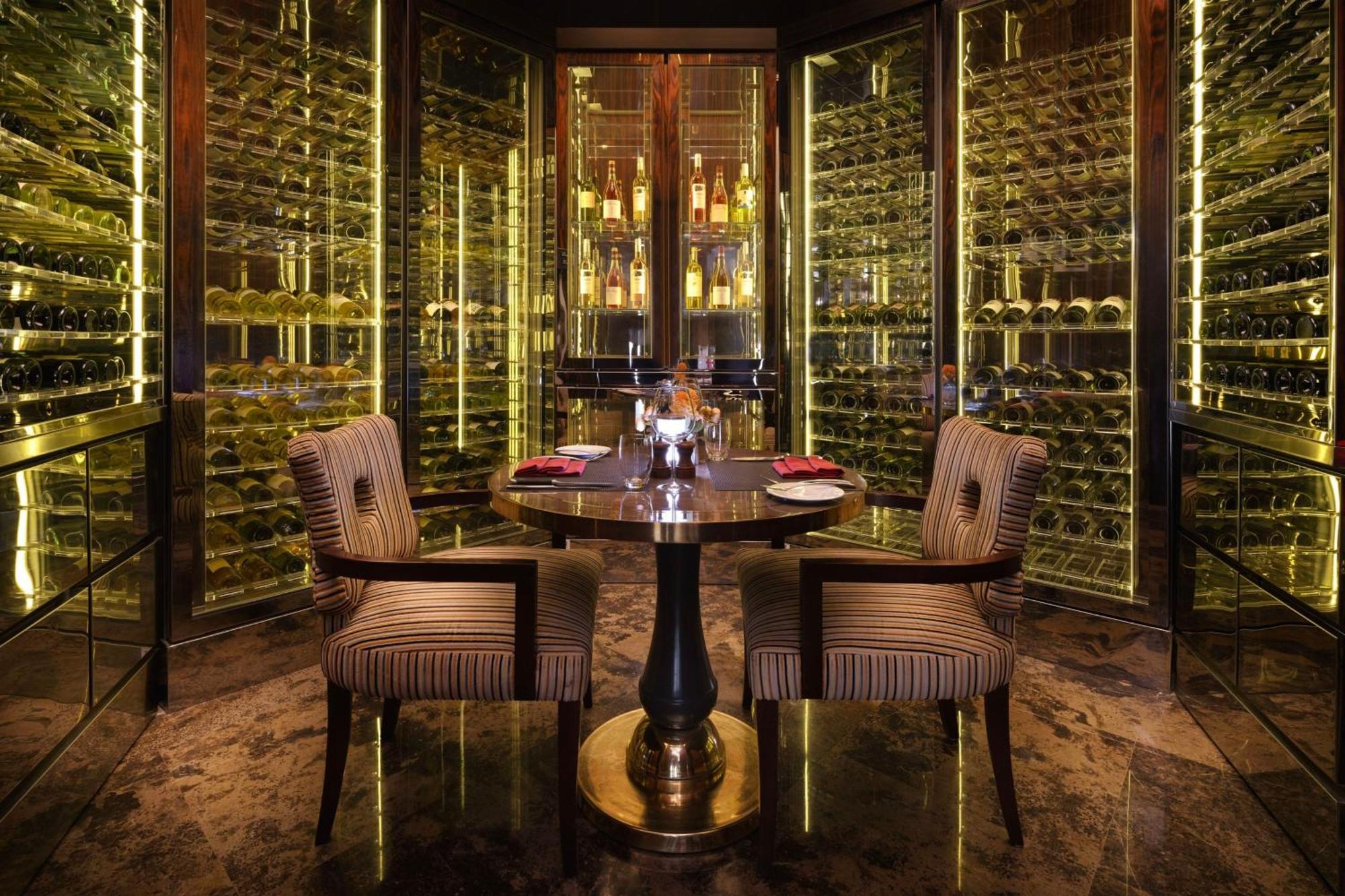 Sheraton Oman Hotel Muscat Luaran gambar Wine cellar at the restaurant