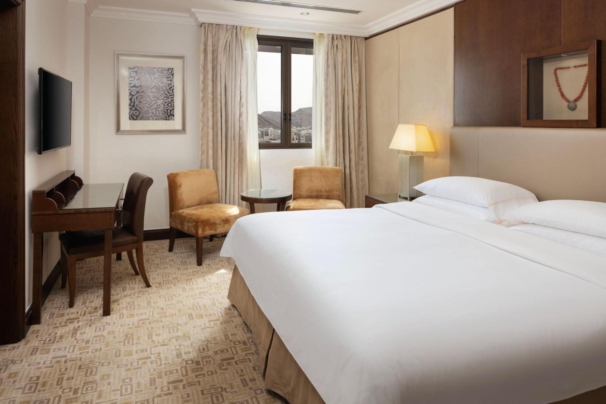 Sheraton Oman Hotel Muscat Luaran gambar A room at the Hilton London Heathrow