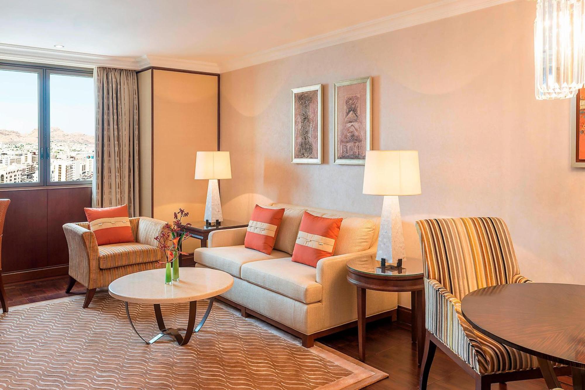 Sheraton Oman Hotel Muscat Luaran gambar A living room at the Taj Mahal Palace