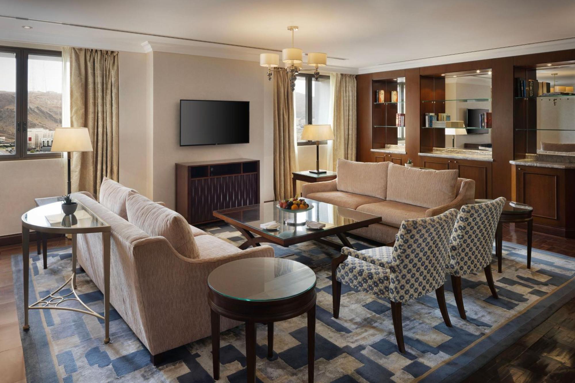 Sheraton Oman Hotel Muscat Luaran gambar A living room at the hotel