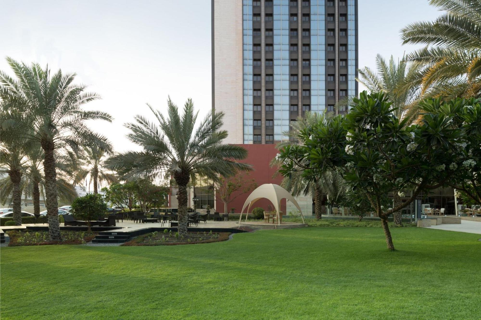 Sheraton Oman Hotel Muscat Luaran gambar University Campus