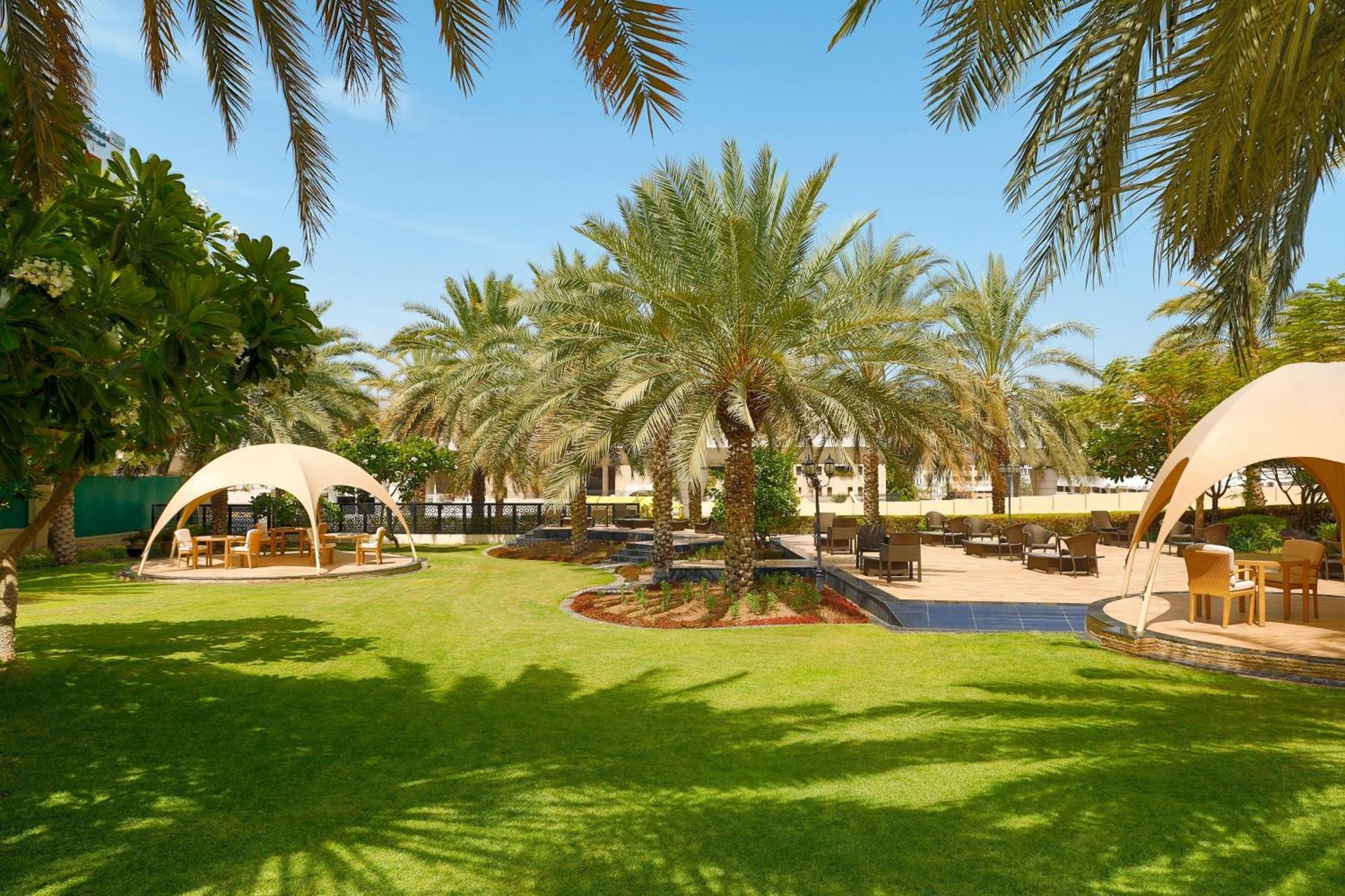 Sheraton Oman Hotel Muscat Luaran gambar The resort's gardens